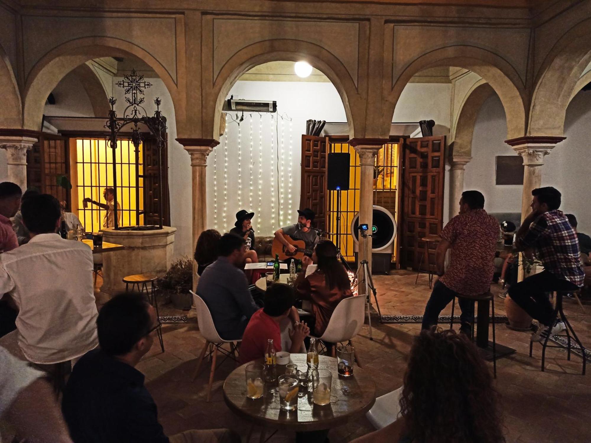 Hostal Cafe Frenteabastos 卡莫纳 外观 照片