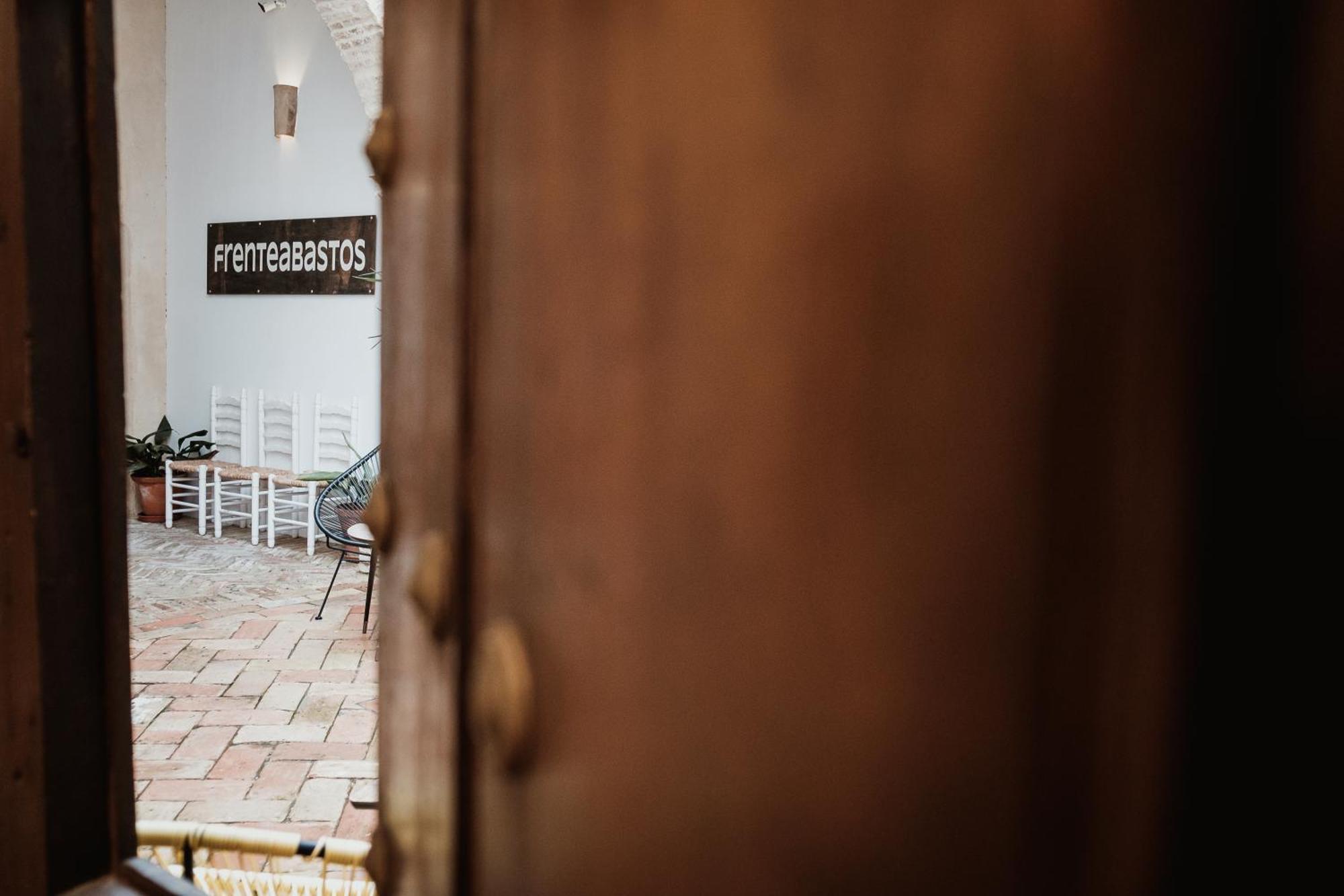 Hostal Cafe Frenteabastos 卡莫纳 外观 照片