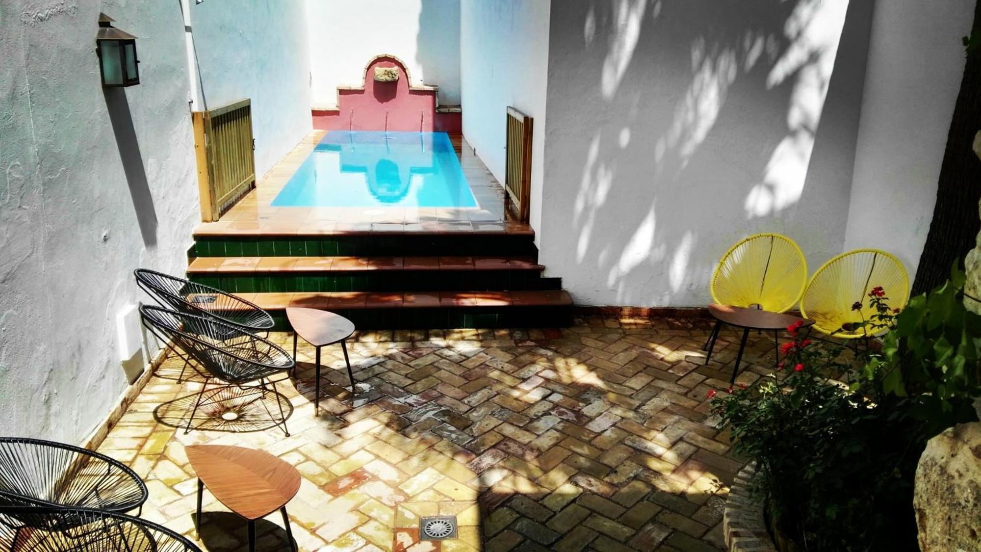 Hostal Cafe Frenteabastos 卡莫纳 外观 照片