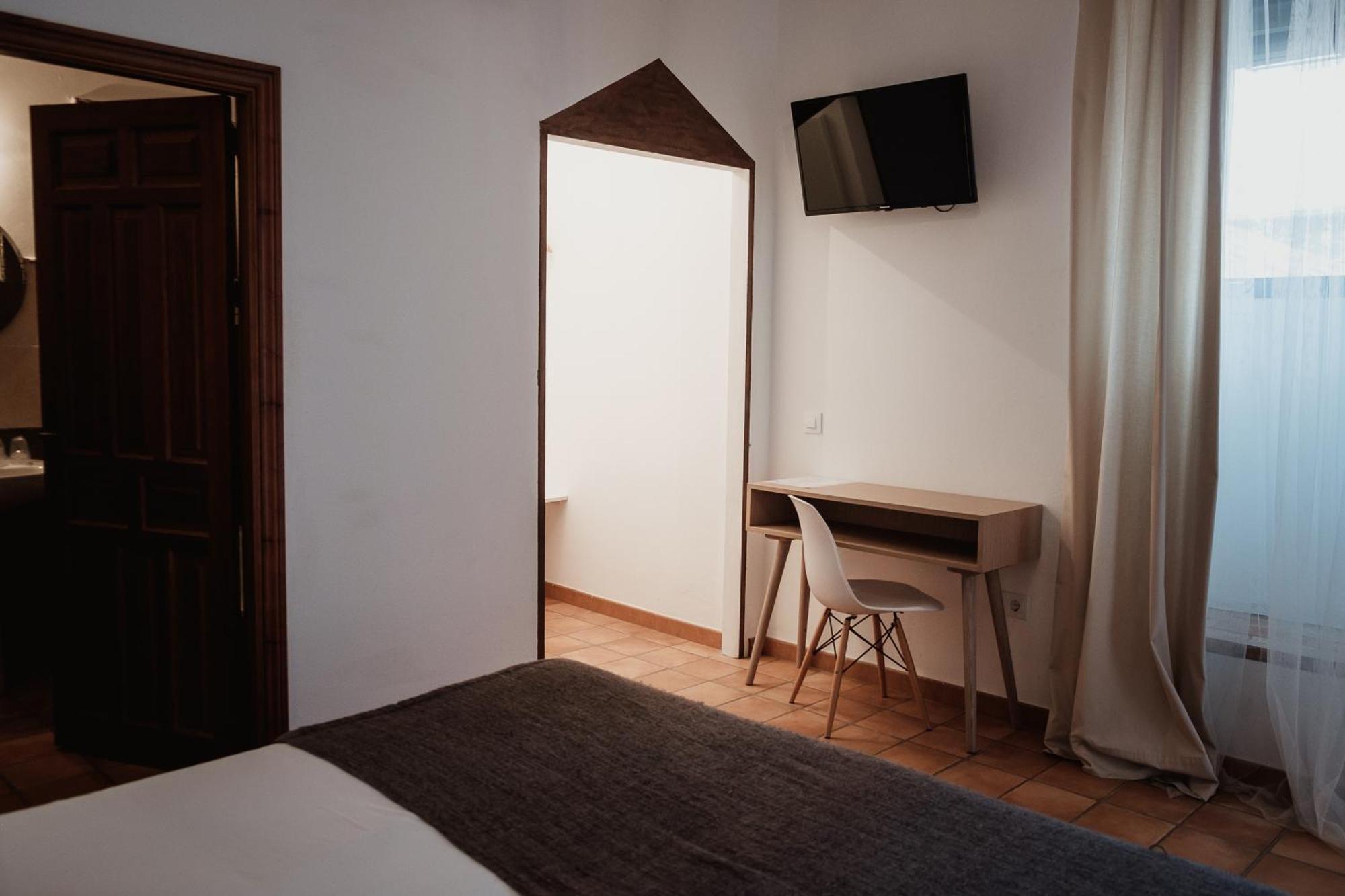 Hostal Cafe Frenteabastos 卡莫纳 外观 照片
